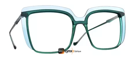 Lunettes Caroline Abram - photo terrain - Opticien a Capesterre de Guadeloupe - guadeloupe-capesterre-lynx-optique