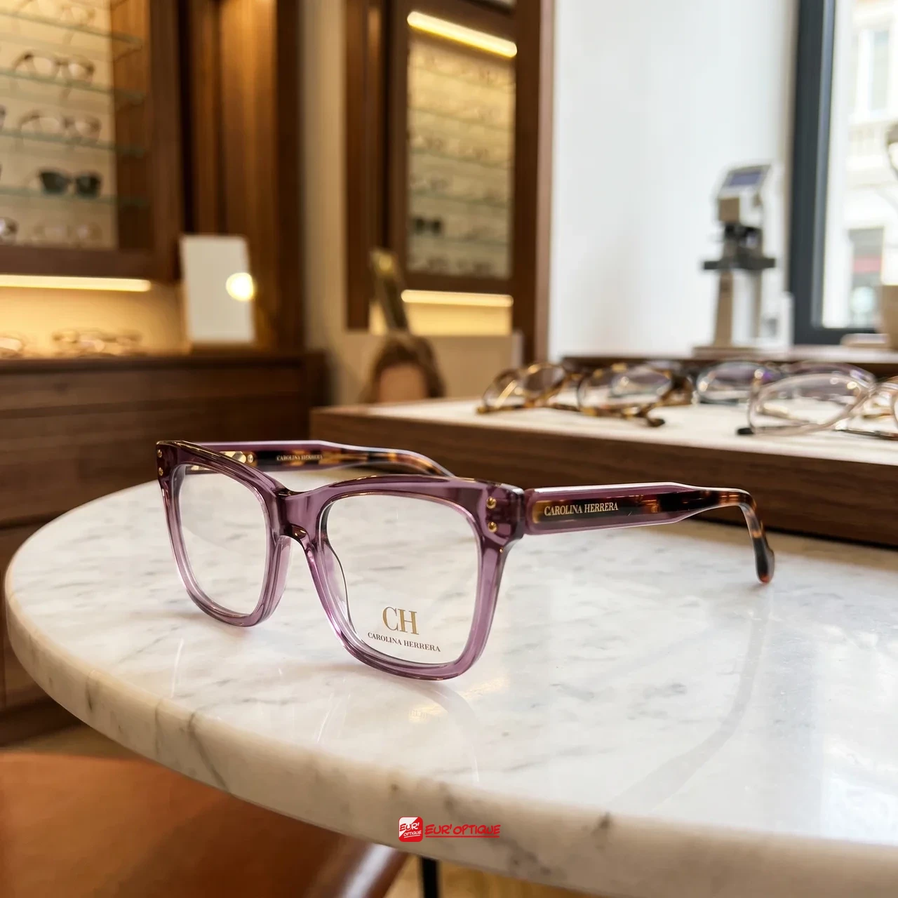 Lunettes Carolina Herrera à Saint Denis de la Réunion - detail - opticien a Saint Denis de la Réunion