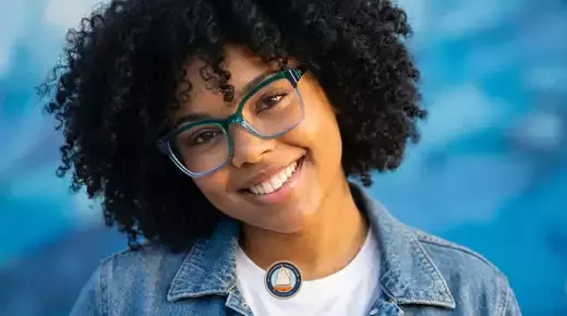 Lunettes Caroline Abram : la créatrice parisienne qui a réinventé le papillon - ambiance - utilisée par les helpers SEO. a...