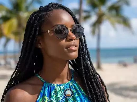 Lunettes Fendi : l'élégance romaine et le double F - mise en situation - utilisée par les helpers SEO. a utilisée par les...