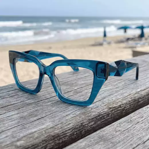 Lunettes de soleil à Pointe à Pitre - mise en situation - Opticien a Le Gosier - optique-antilles-guadeloupe