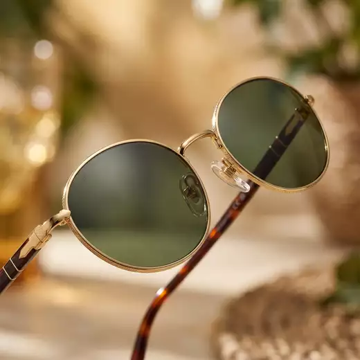 Lunettes Persol en Guadeloupe à Pointe à Pitre - detail - Optique Guadeloupe a Guadeloupe